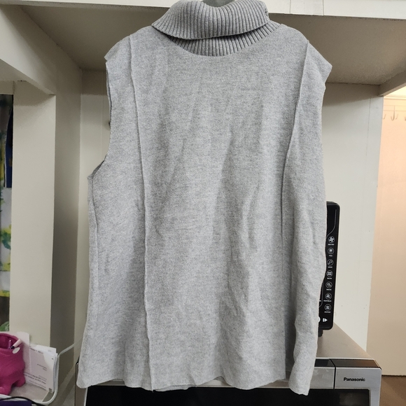 Zara Gray Sleeveless Turtleneck Sweatshirt - Picture 1 of 5